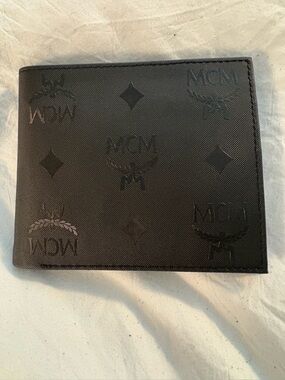 MCM Black Bifold Men's Wallet Logo Pattern Credit Card Folding Theme Logo